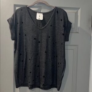 Enti Gray Star cuffed Short Sleeve Women's Top. Size Small NWT